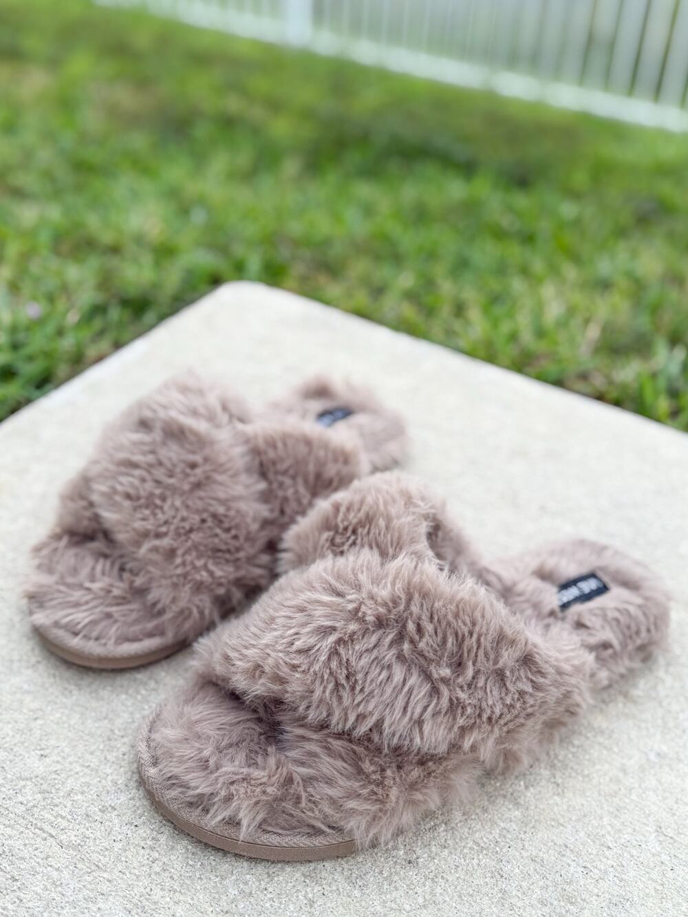 Nine West Faux Fur Crossband Slippers Taupe Women’s 9-10